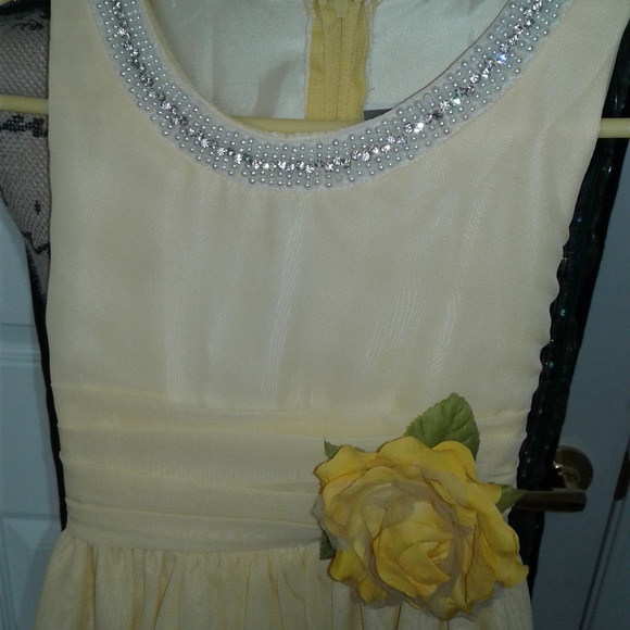 Girl's formal dress size size 8 - Picture 2 of 4